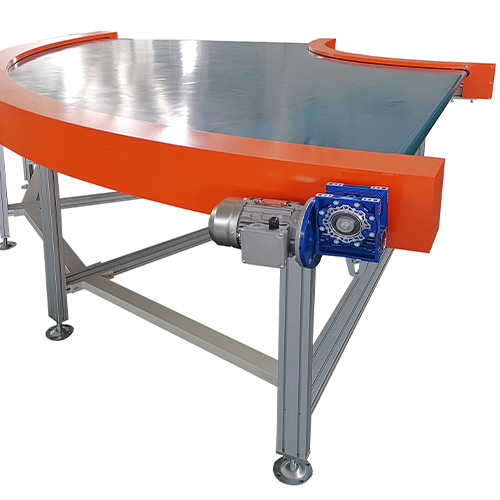 Dispositivo ad angolo 90° di collegamento tra qualsiasi tipo di linea di trasporto, dotato di un nastro adatto a qualsiasi tipo di formato